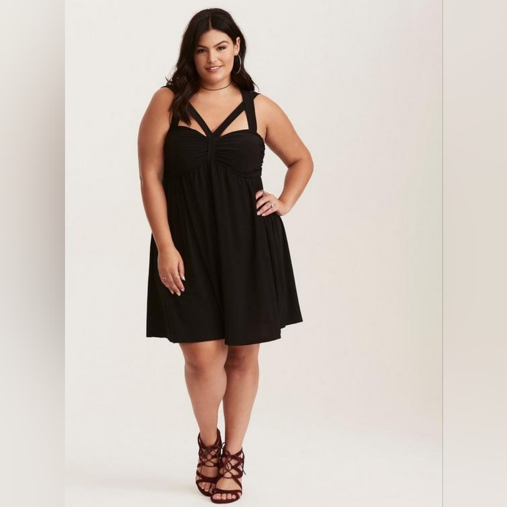 Torrid 6 criss cross strappy dress